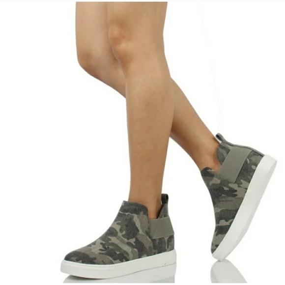Soda| Camouflage Platform Slip-On Sneakers - Picture 1 of 7